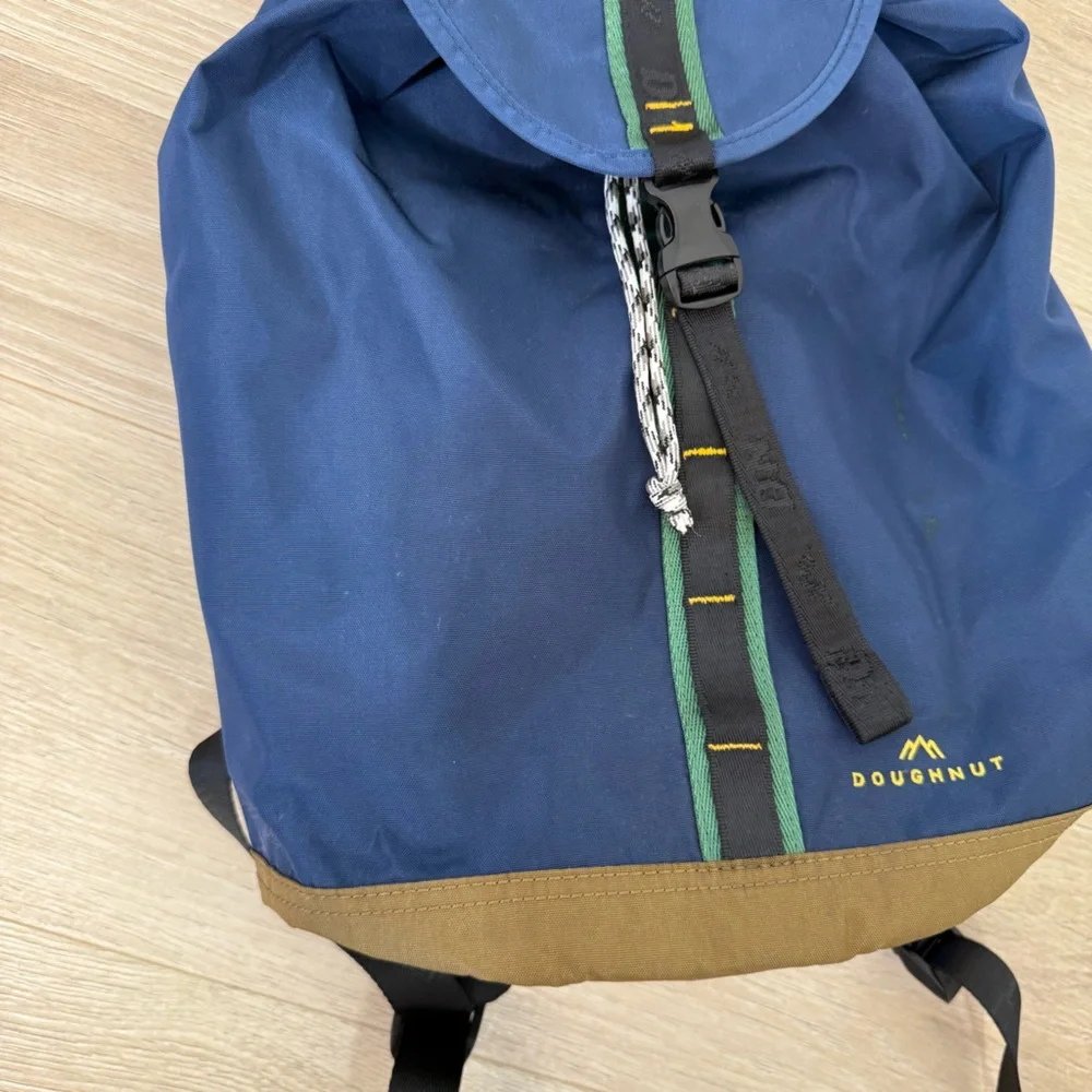 Doughnut Blue Bouncy 21L Travel Backpack